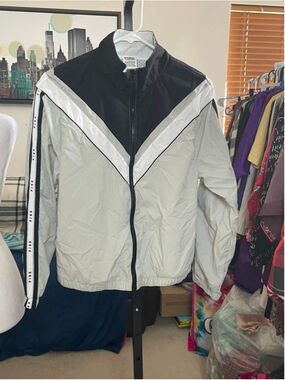 Women's PINK Victoria's Secret Windbreaker XS Gray Black